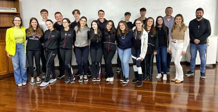 Miniempresas da Junior Achievement expõem produtos no Shopping Bento