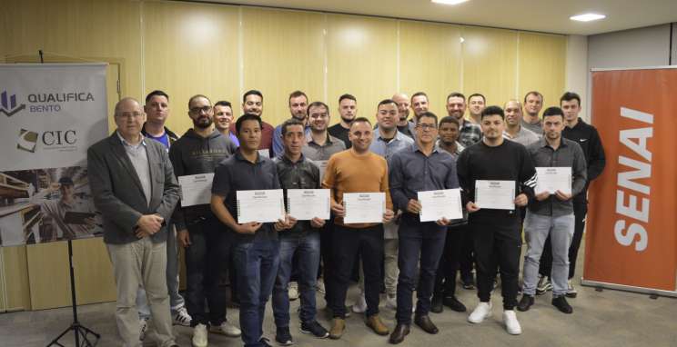 Qualifica Bento conclui curso de 'Mantenedor de Sistemas Eletroeletrônicos de Máquinas e Equipamentos'