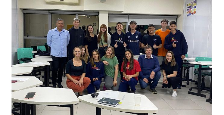 Miniempresas da Junior Achievement expõem produtos no Shopping Bento