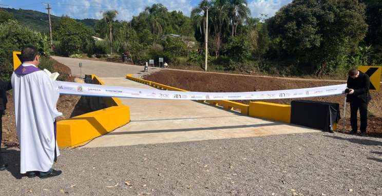  Unidos por Bento colabora para construção de ponte em Santa Tereza