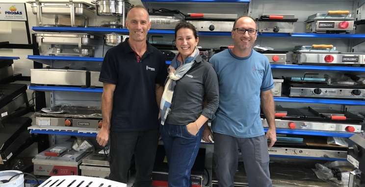 Lemir e Roberto Sberse, fundadores da Vinhedos Refrigeração, com Fernanda Sberse Marssoco, gerente e administradora da empresa. Foto: Lisete Petroli Ramos