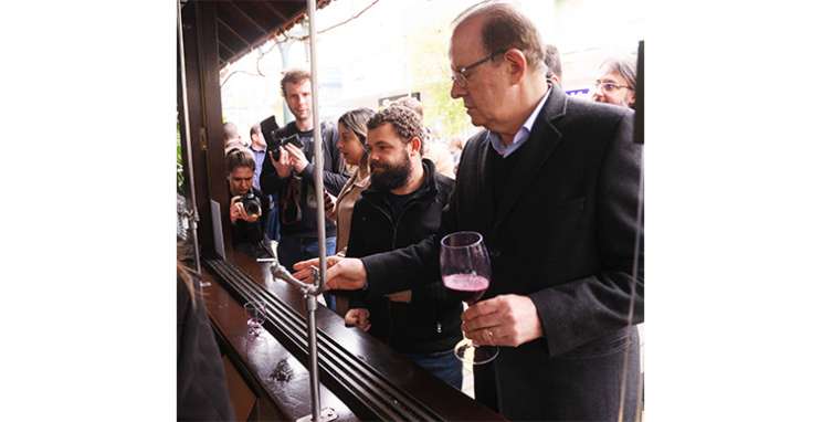 Bento Gonçalves vive momento histórico com volta do vinho encanado
