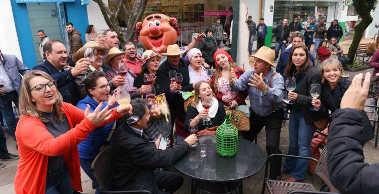 Bento Gonçalves vive momento histórico com volta do vinho encanado
